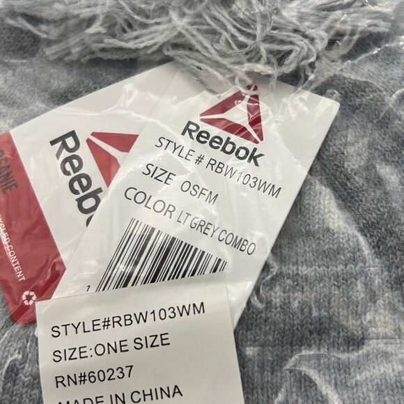 Reebok Women's Logo Intarsia Pom Beanie-NWT-O/S - Picture 3 of 3